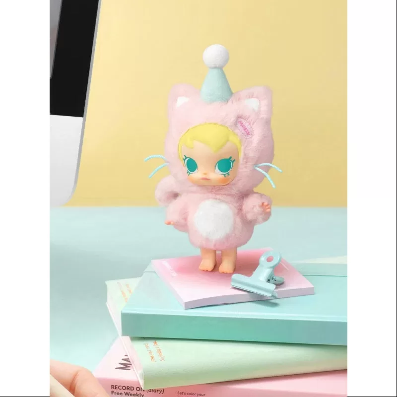 Colgante de peluche de vinilo de la serie Baby Molly Pocket Friends ¿Quién es la chica buena?
