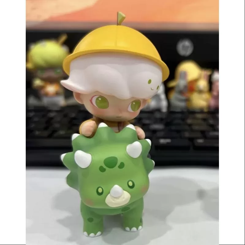 DIMOO Jurassic World Series BEBÉ DINOSAURIO CABALLERO