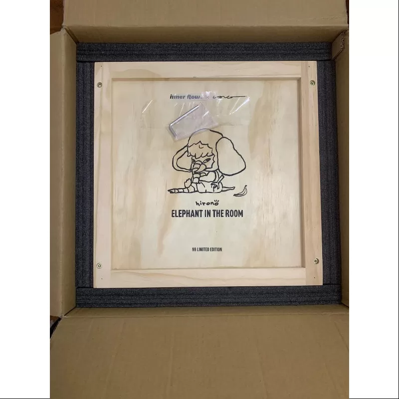 Escultura artística de Hirono «Elefante en la habitación», versión grande, 2023, edición limitada Escultura artística de Hirono «Elefante en la habitación», versión grande, 2023, edición limitada