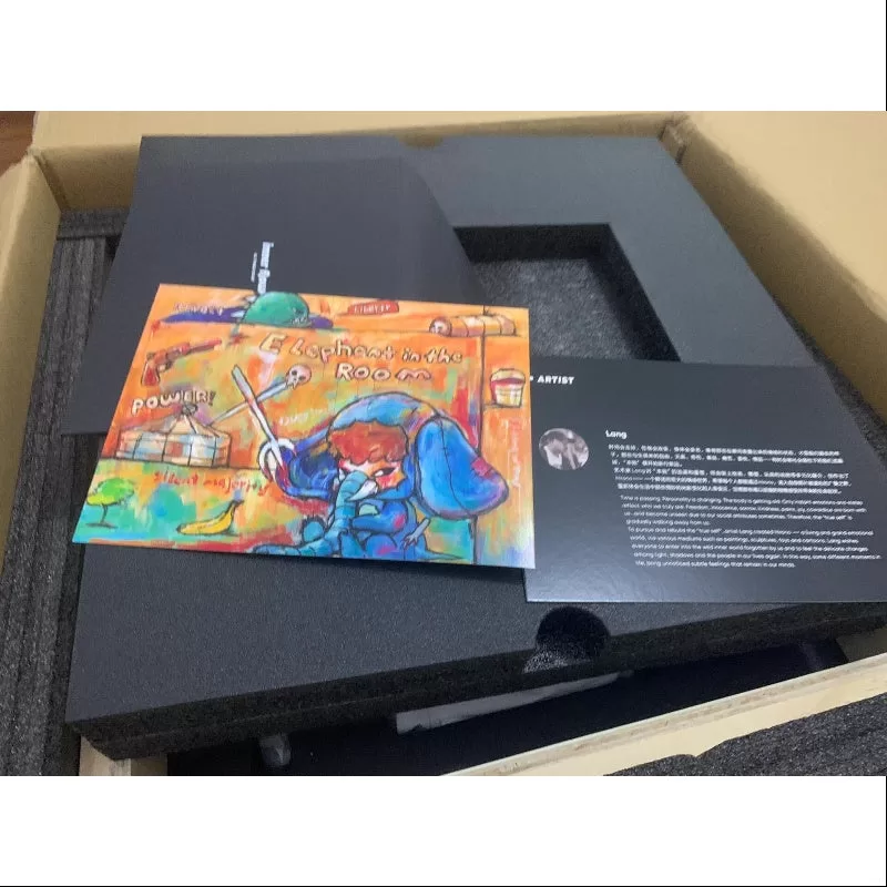 Escultura artística de Hirono «Elefante en la habitación», versión grande, 2023, edición limitada Escultura artística de Hirono «Elefante en la habitación», versión grande, 2023, edición limitada