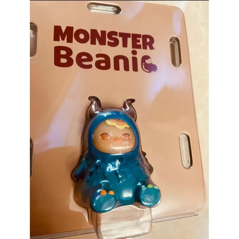 Figura PUCKY Monster Beanie Edición limitada