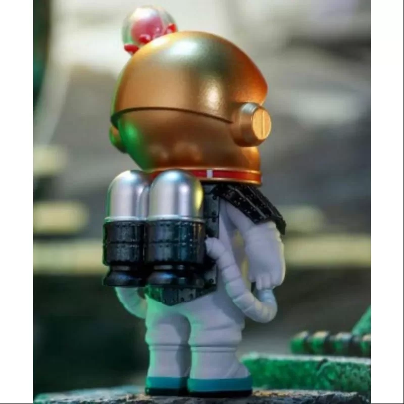 Figura de MOLLY Space Warrior, edición limitada 2021 Figura de MOLLY Space Warrior, edición limitada 2021