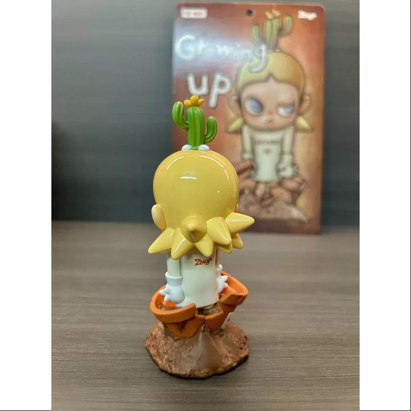 Figura de Zsiga Growing Up Art Toy 2024 Edición Limitada Figura de Zsiga Growing Up Art Toy 2024 Edición Limitada