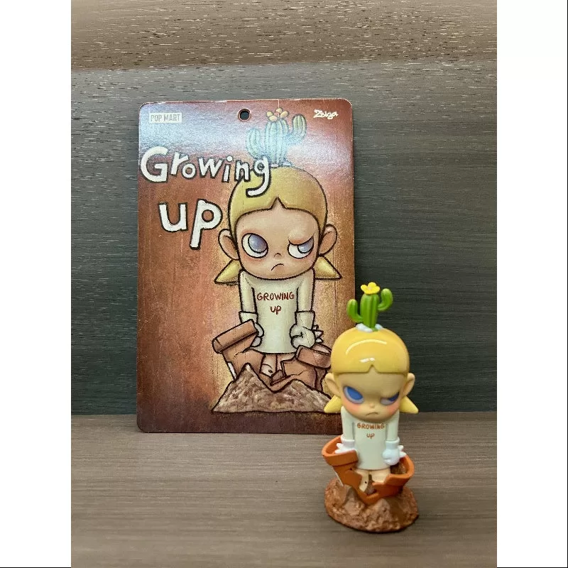 Figura de Zsiga Growing Up Art Toy 2024 Edición Limitada Figura de Zsiga Growing Up Art Toy 2024 Edición Limitada