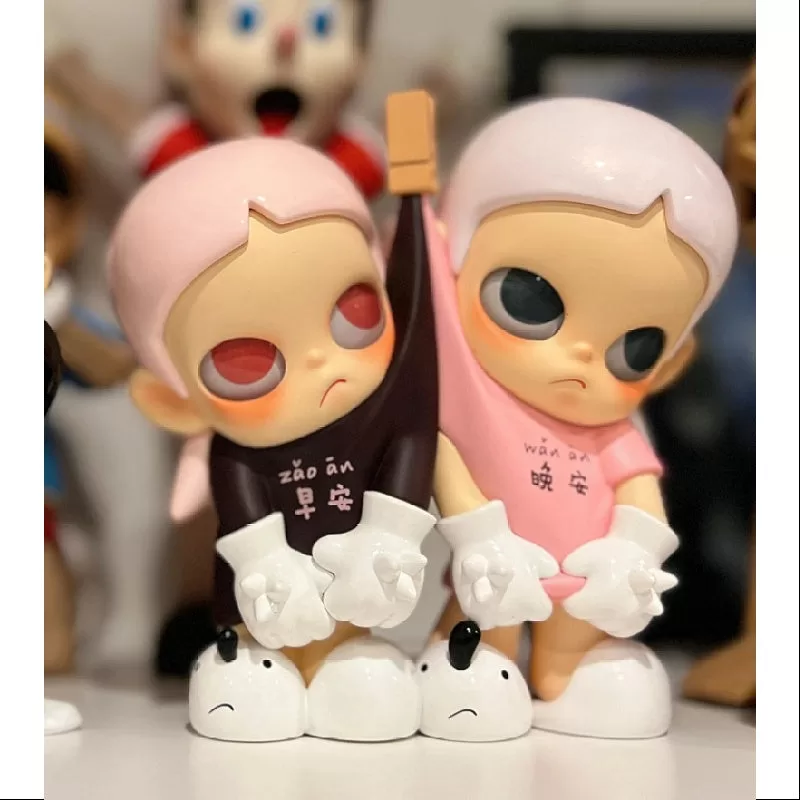 Figura de Zsiga Saludos Románticos Art Toy 2024 Edición Limitada Figura de Zsiga Saludos Románticos Art Toy 2024 Edición Limitada