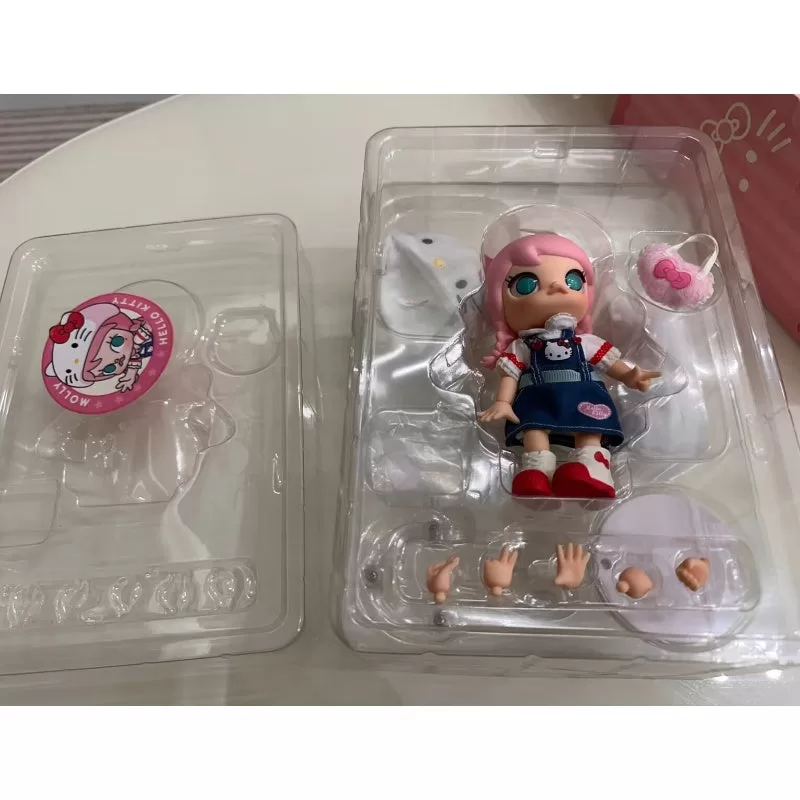 Figura de acción de MOLLY x Hello Kitty