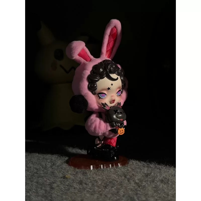 Figura de conejito o perrito Skullpanda Edición limitada