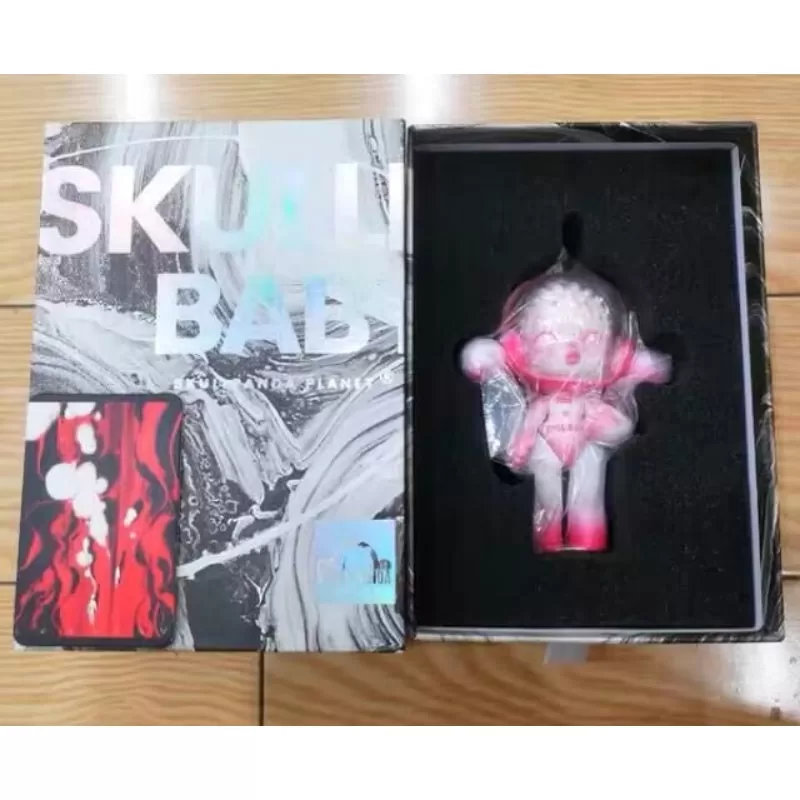Figura de edición limitada Skullpanda Baby Red Dream Deep
