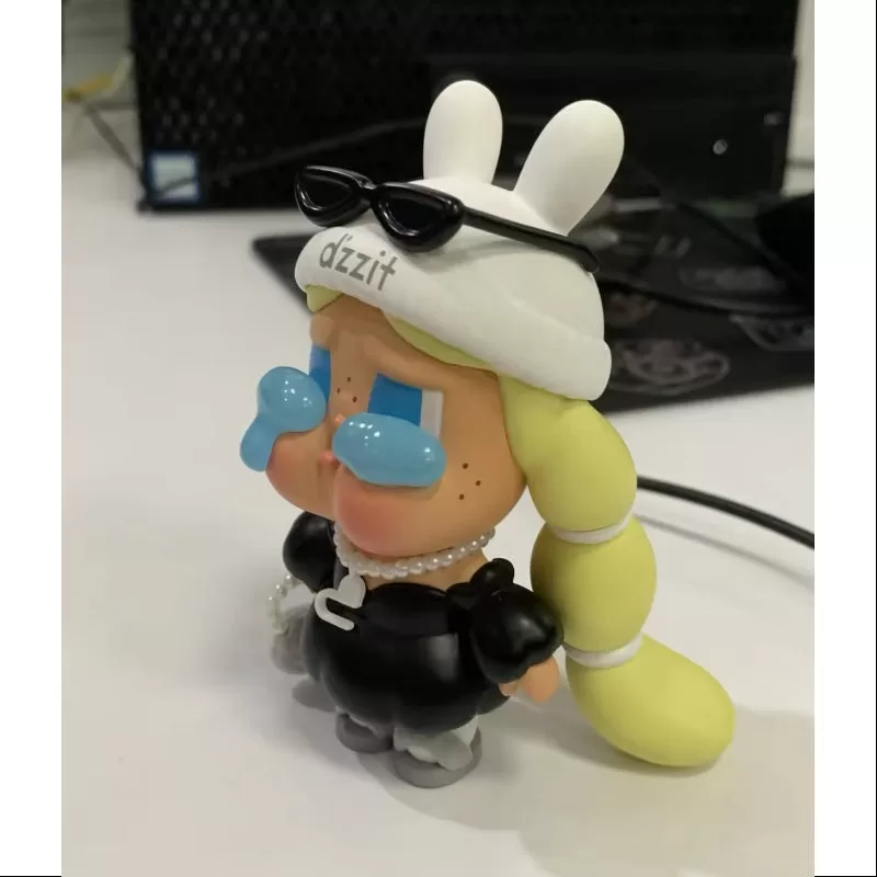 Figura de juguete Crybaby x dzzit Pearl Art 2022 LIMITADA