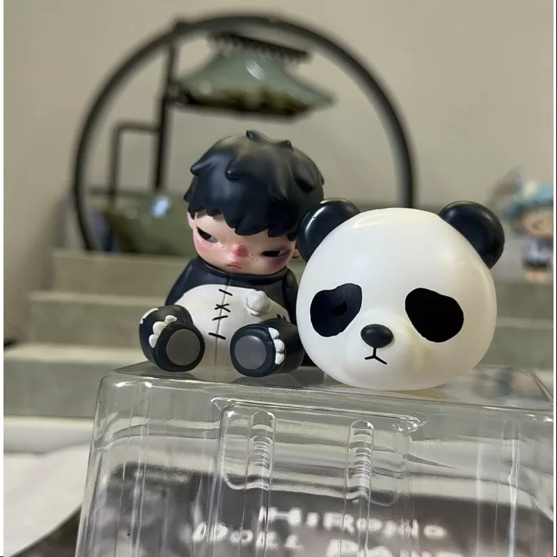 Figura de juguete Hirono Doll Panda Art 2024 limitada Figura de juguete Hirono Doll Panda Art 2024 limitada