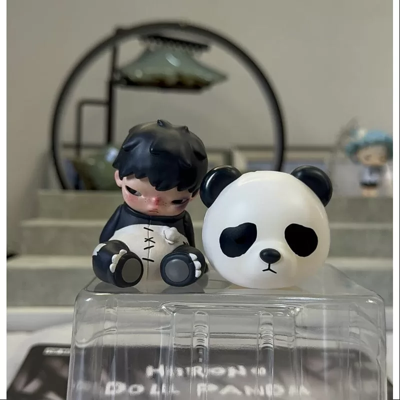 Figura de juguete Hirono Doll Panda Art 2024 limitada Figura de juguete Hirono Doll Panda Art 2024 limitada