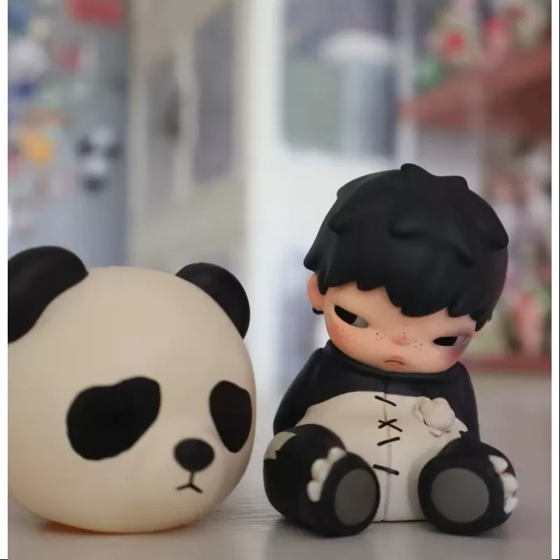Figura de juguete Hirono Doll Panda Art 2024 limitada