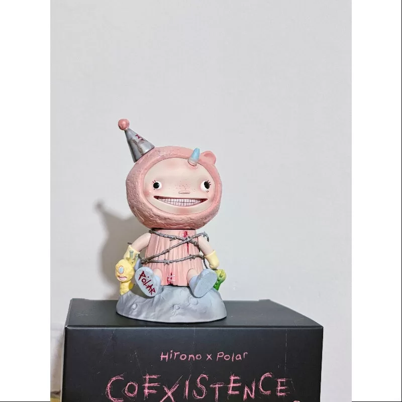Figura de juguete artístico de coexistencia polar de Hirono (edición limitada, 2024) Figura de juguete artístico de coexistencia polar de Hirono (edición limitada, 2024)