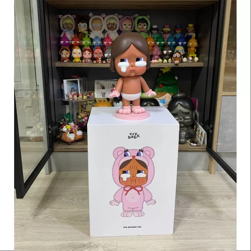 Figura de juguete de arte Crybaby The Missing Tail 400% (2024, Tailandia, LIMITADA) Figura de juguete de arte Crybaby The Missing Tail 400% (2024, Tailandia, LIMITADA)