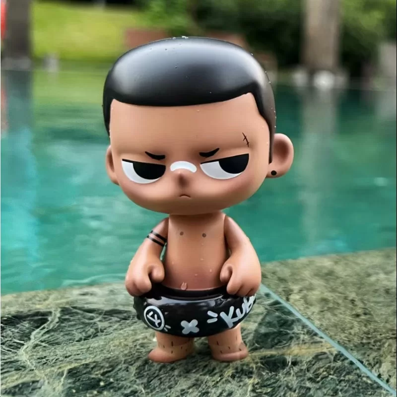 Figura de juguete de arte KUBO Swim Ring negra (edición limitada de 2022)
