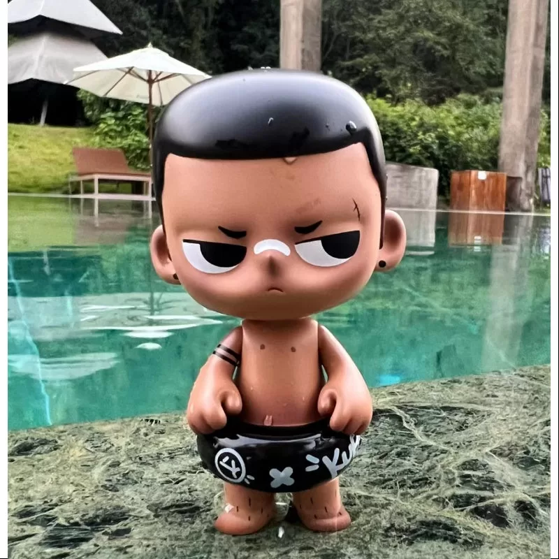 Figura de juguete de arte KUBO Swim Ring negra (edición limitada de 2022)