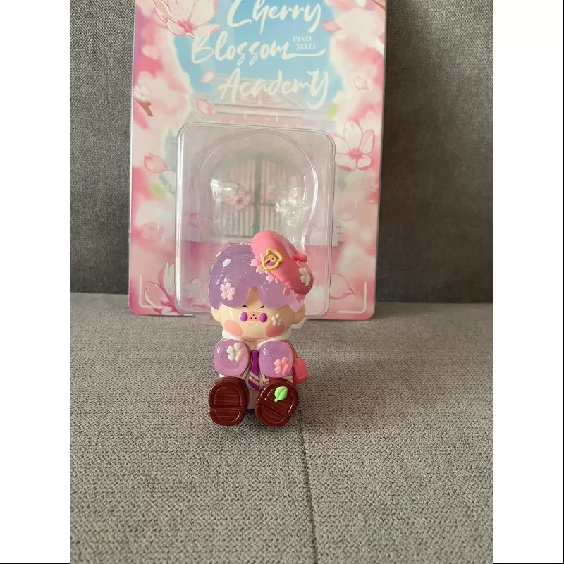 Figura de la Academia Pino Jelly Cherry Blossom, edición limitada 2025