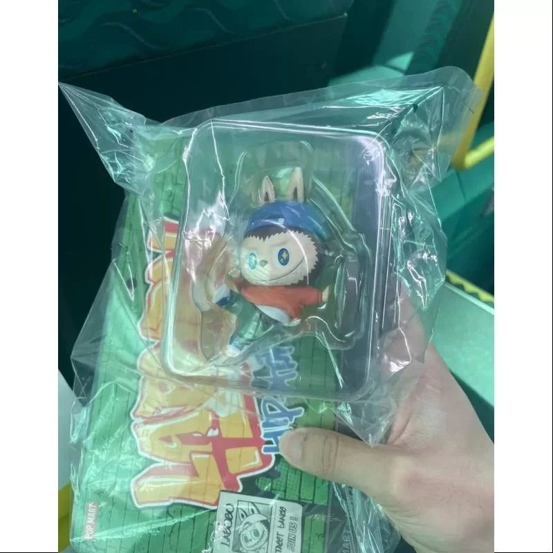 Figura de la chica del hip hop de Labubu THE MONSTERS (edición limitada)