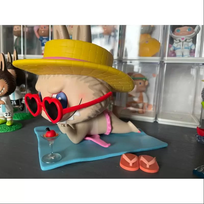 Figura de playa de los monstruos de Labubu LIMITADA