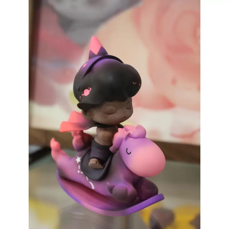 Figura limitada DIMOO Fun Sway