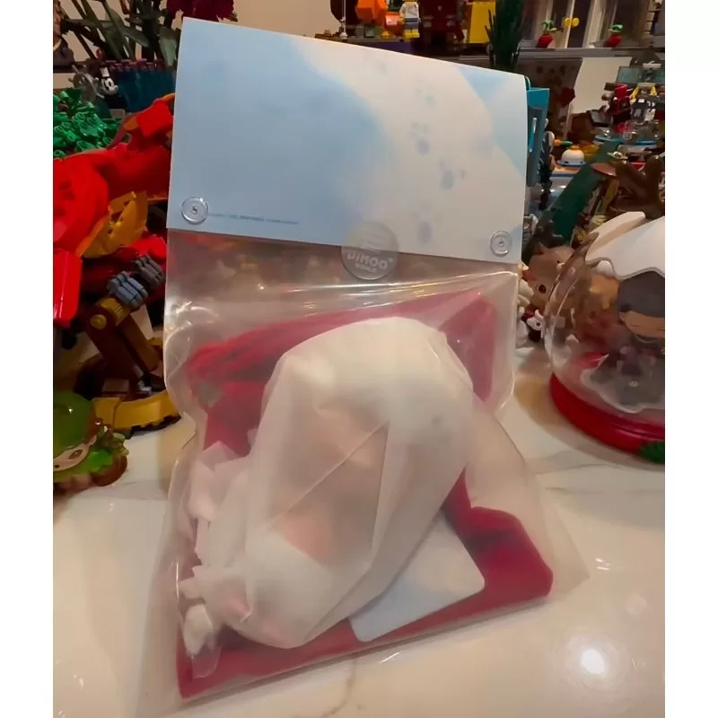 Figura limitada DIMOO Huellas pequeñas – Recuerdo de invierno Nieve blanca