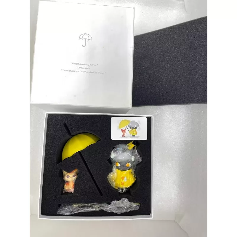 Figura limitada de DIMOO Rain Scene