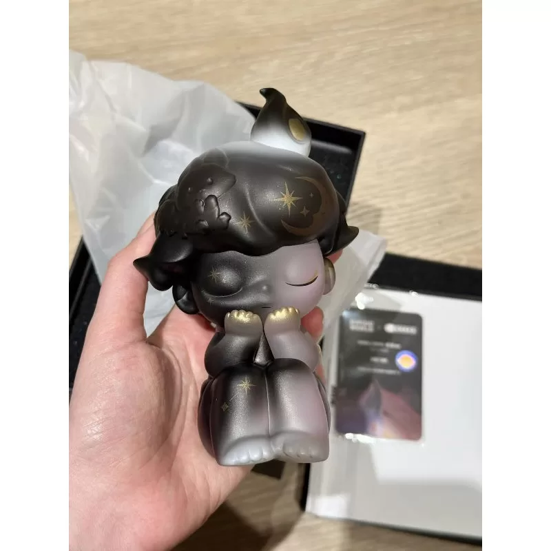 Figura limitada de DIMOO x Chaka Starry Night