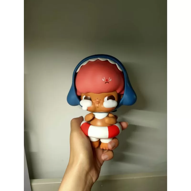 Figura limitada de DIMOO x Crybaby Shark