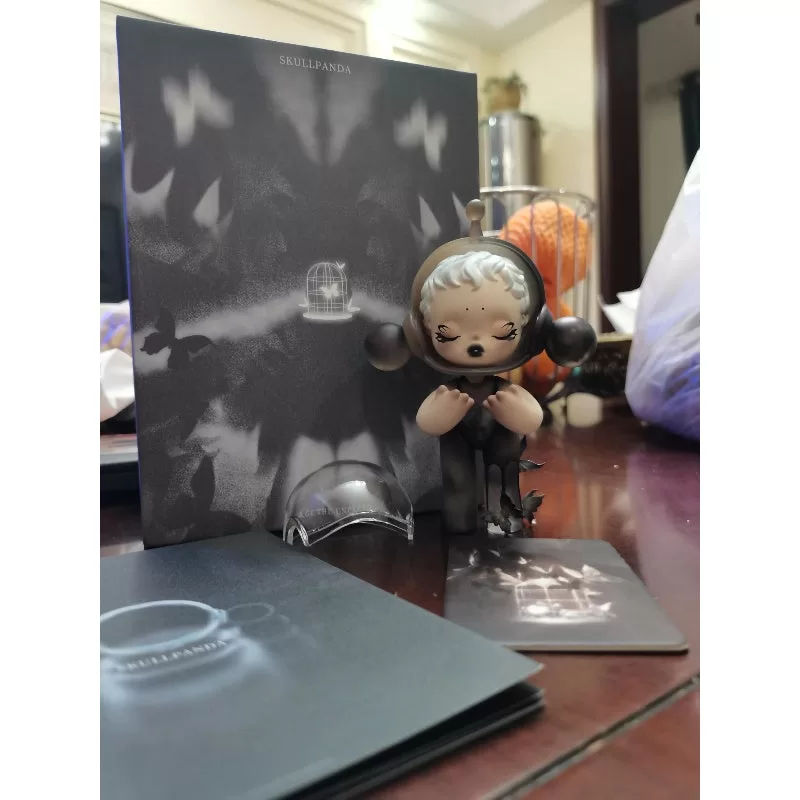 Figura limitada de Skullpanda Baby Cage The Uncaged