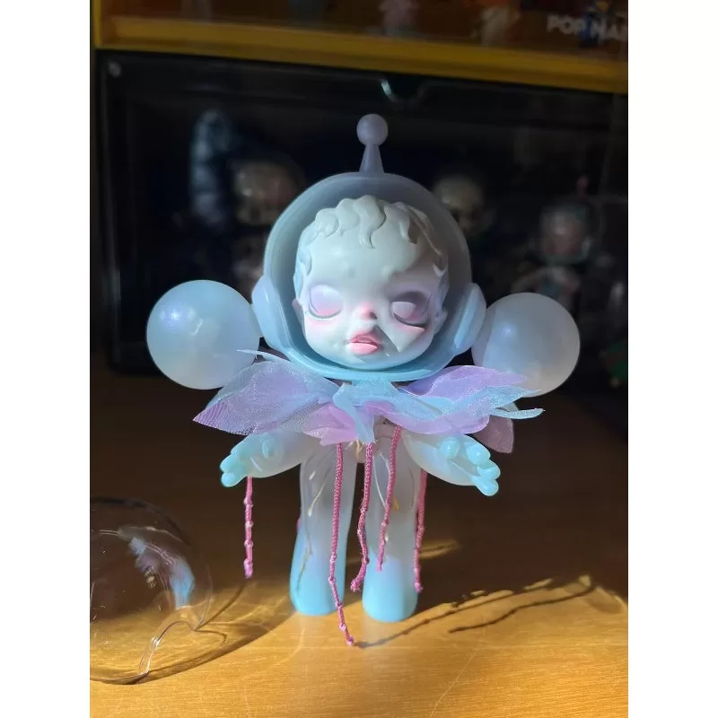 Figura limitada de Skullpanda Saint Poison Figura limitada de Skullpanda Saint Poison