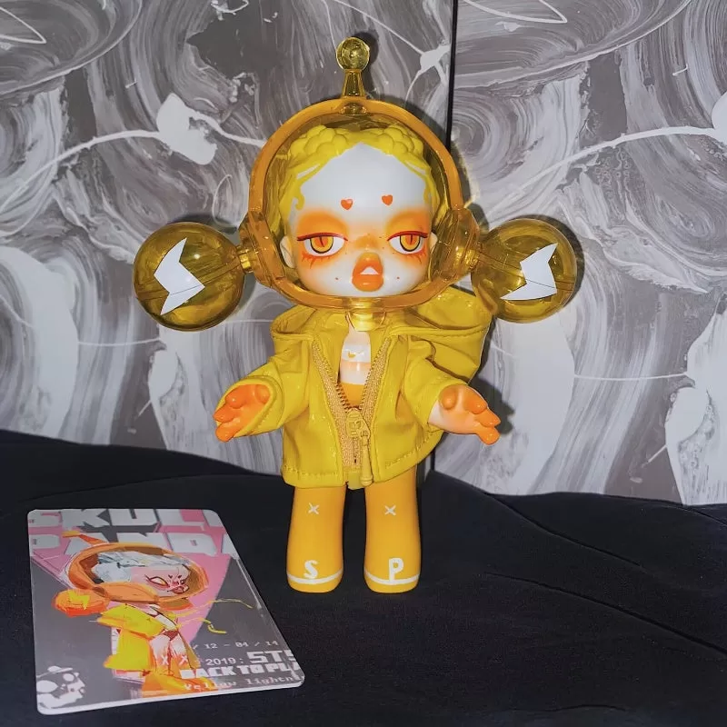 Figura limitada de Skullpanda Yellow Lightning