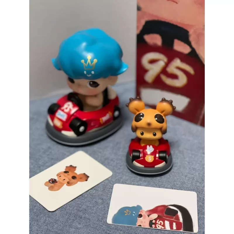 Figura limitada de coche DIMOO y Snook Bump