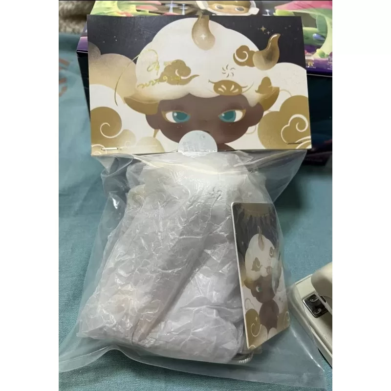 Figura limitada de la vaca dorada de DIMOO Figura limitada de la vaca dorada de DIMOO