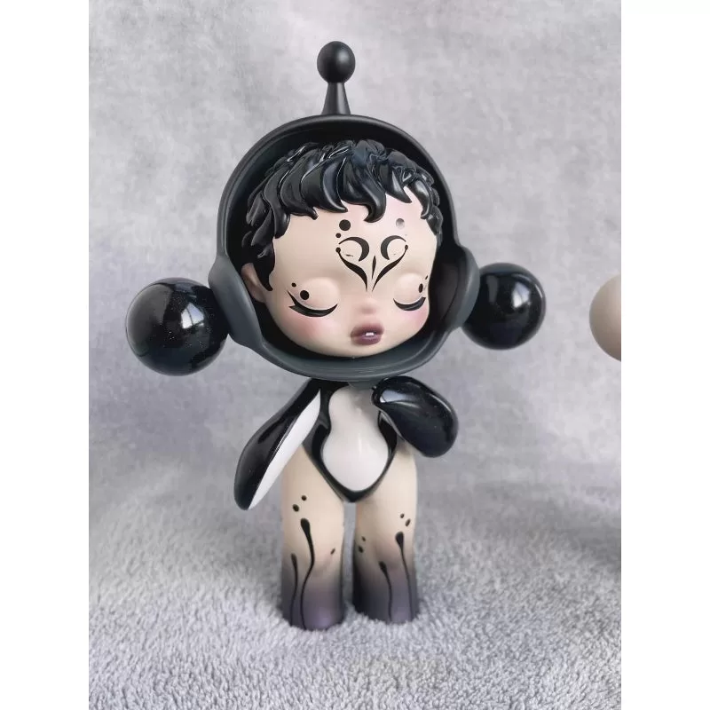 Figura limitada de pingüino bebé Skullpanda