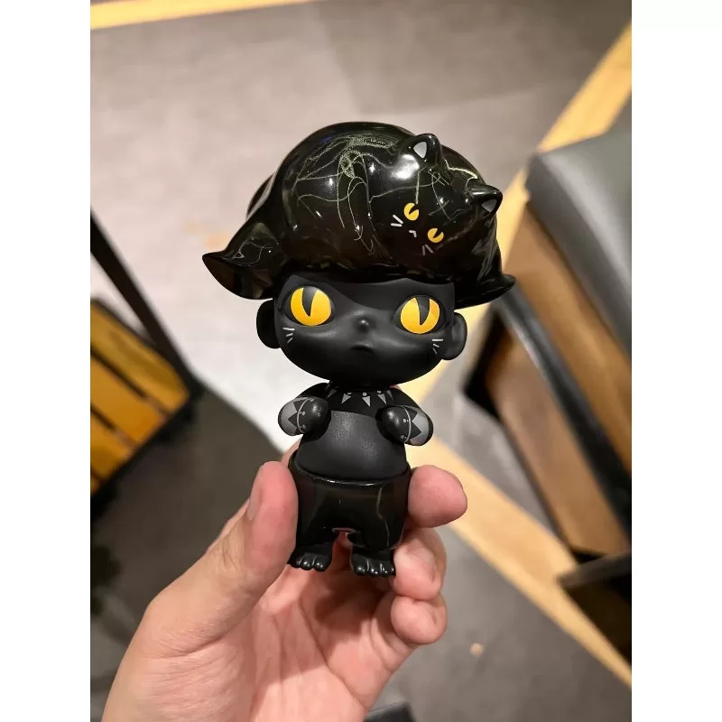 Figura limitada del Gato Negro de DIMOO
