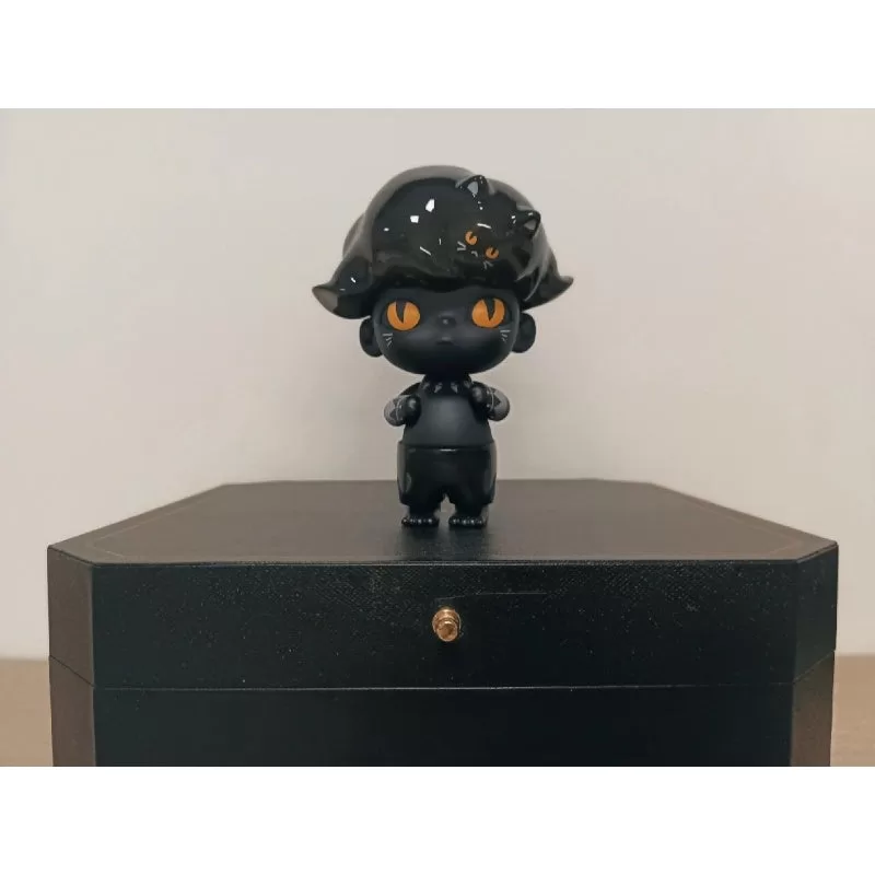 Figura limitada del Gato Negro de DIMOO Figura limitada del Gato Negro de DIMOO