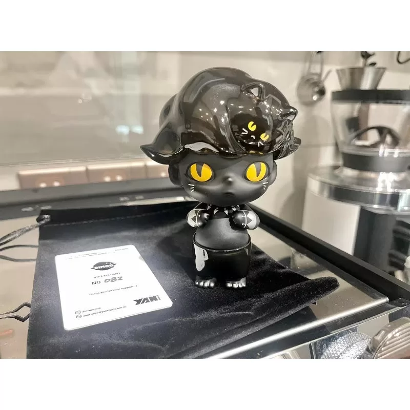 Figura limitada del Gato Negro de DIMOO Figura limitada del Gato Negro de DIMOO