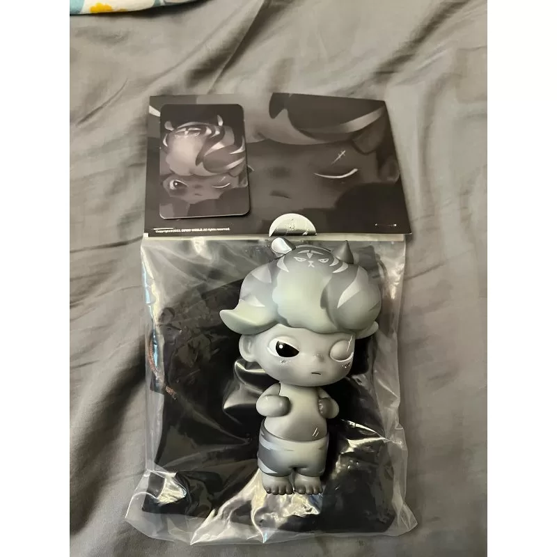 Figura limitada del Tigre Plateado de DIMOO