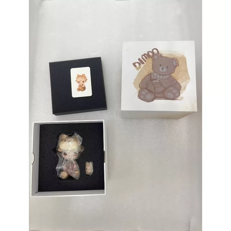 Figura limitada del oso abrazador DIMOO