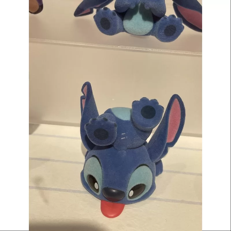La serie Little Emotions de Disney Stitch cae de bruces