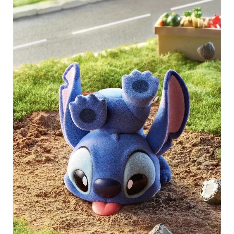 La serie Little Emotions de Disney Stitch cae de bruces