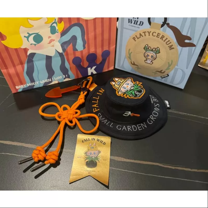 Labubu FALL IN WILD Sombrero de cubo Mini bolso Caja sorpresa serie JARDINERO SECRETO
