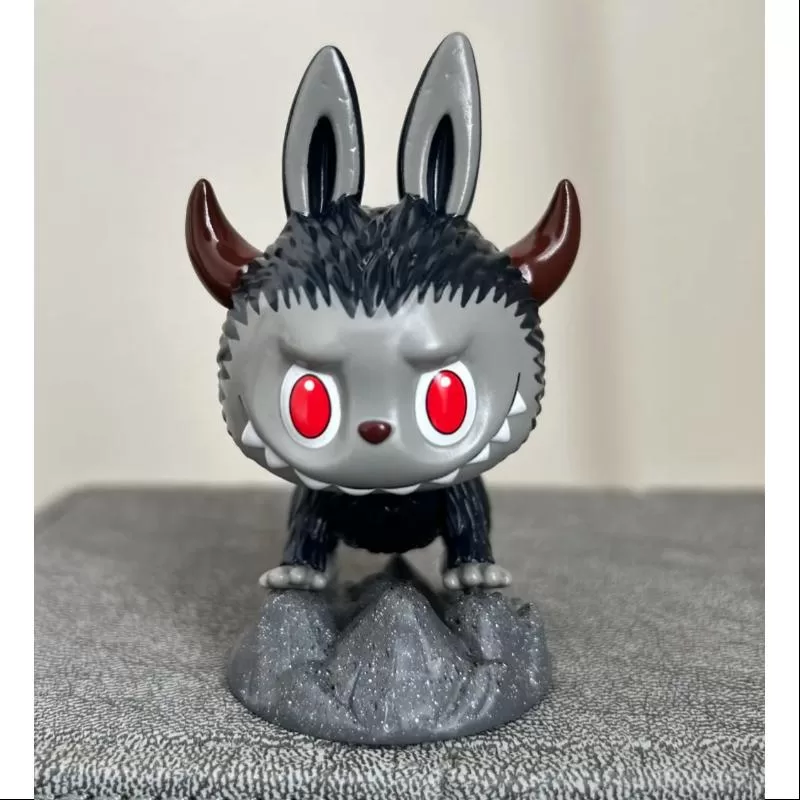 Labubu La Serie Monstruos Kaiju EL VOLCÁN KAIJU