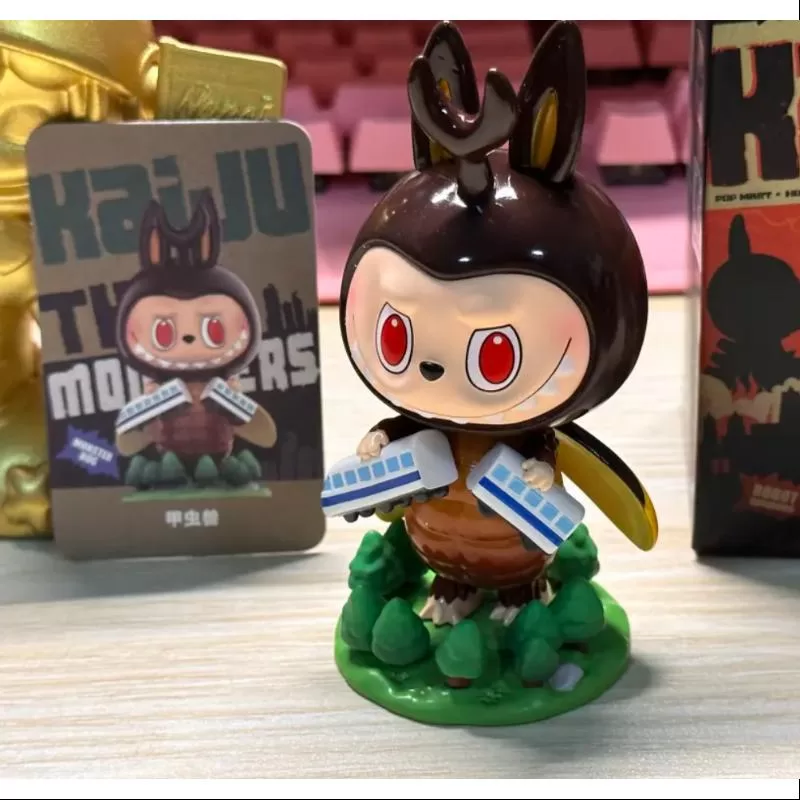 Labubu La Serie Monstruos Kaiju MONSTRUO BUG
