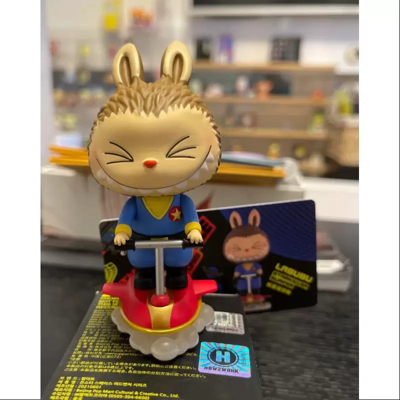 Labubu La serie de aventuras espaciales de los monstruos Labubu secreto Starkiller Surfer