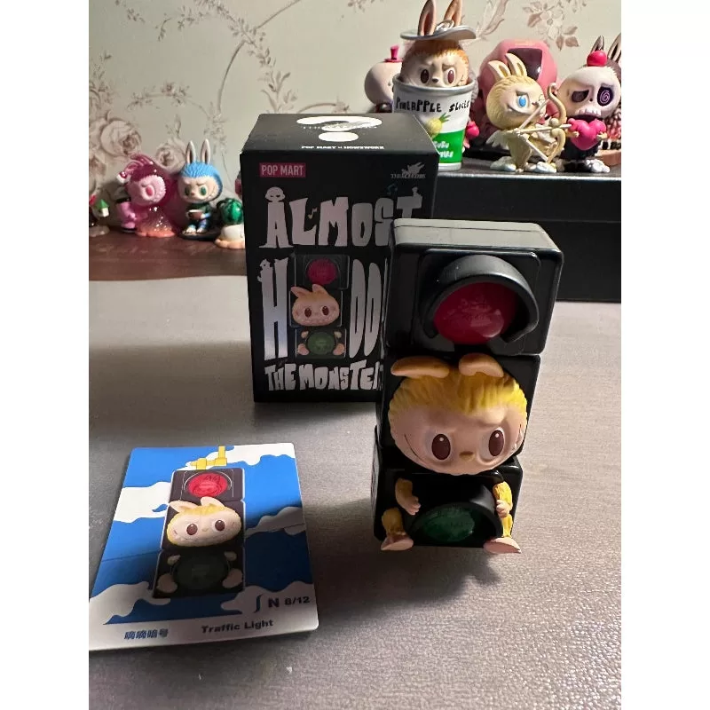 Labubu Los Monstruos Casi Ocultos Serie Semáforo