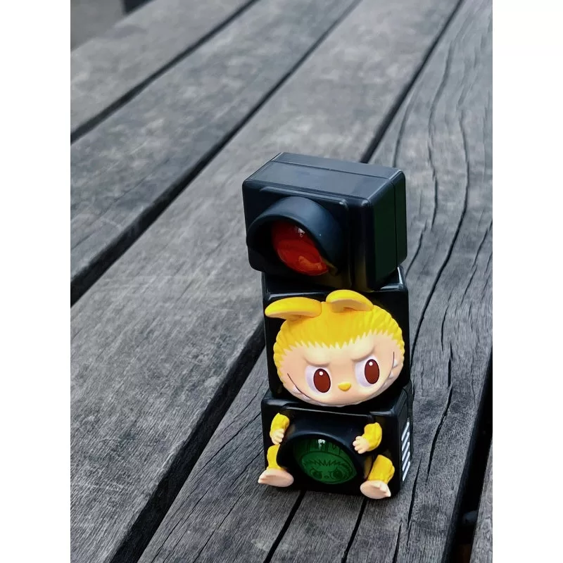 Labubu Los Monstruos Casi Ocultos Serie Semáforo