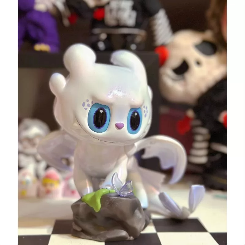 Labubu Los Monstruos Cómo Entrenar a tu Dragón Figura Blanca Rara LIMITADA