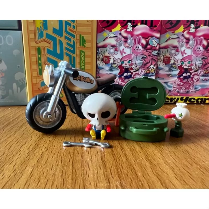 Labubu Los Monstruos El Hogar de los Elfos Serie Mecánico de Autos