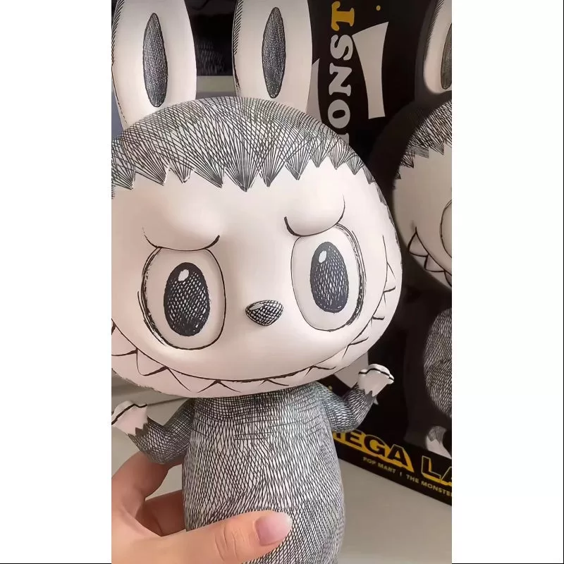 Labubu Los Monstruos MEGA Labubu 400% Sketch 2024 LIMITADO Labubu Los Monstruos MEGA Labubu 400% Sketch 2024 LIMITADO